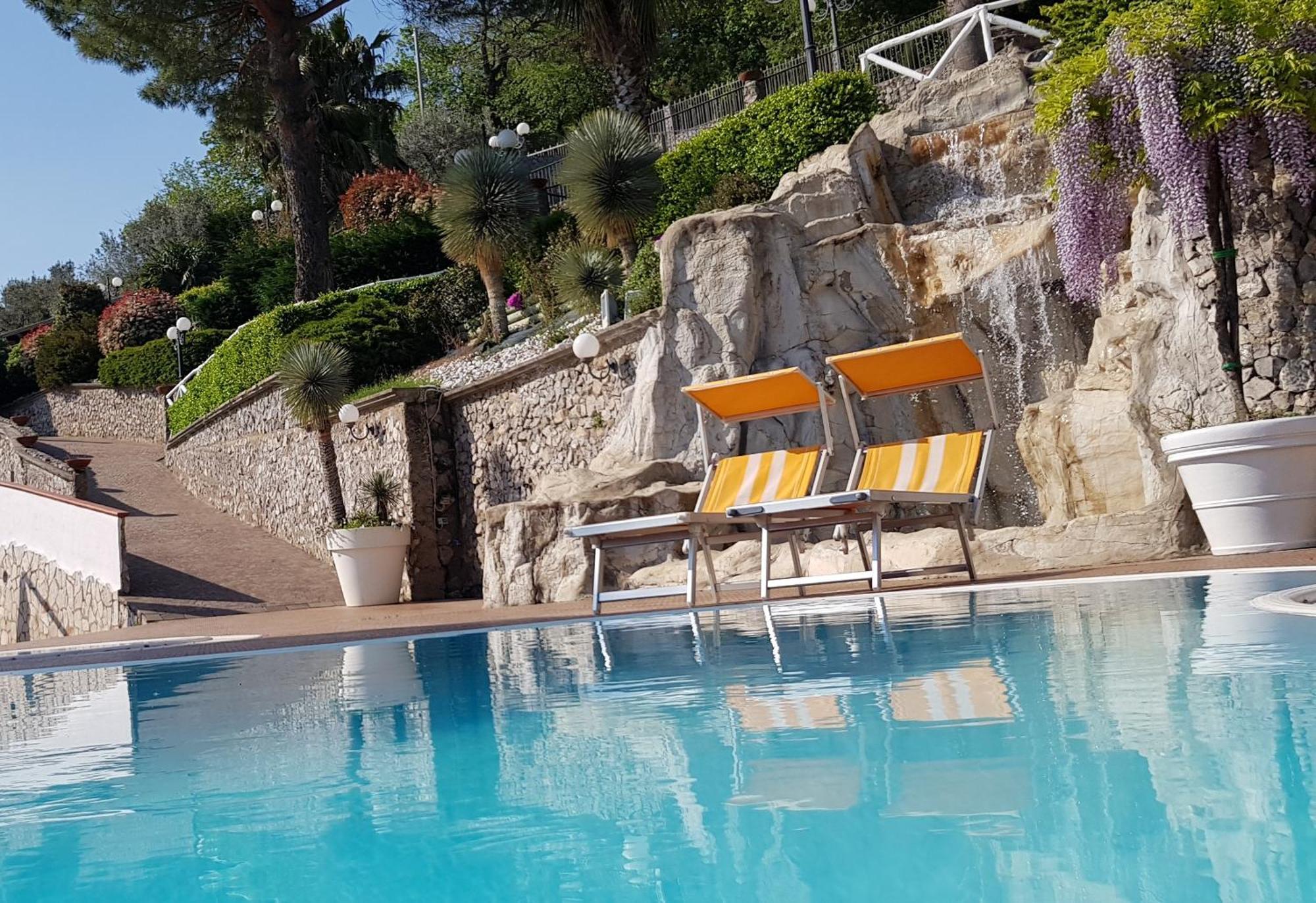 Villa Al Rifugio カーヴァ・デ・ティッレーニ エクステリア 写真